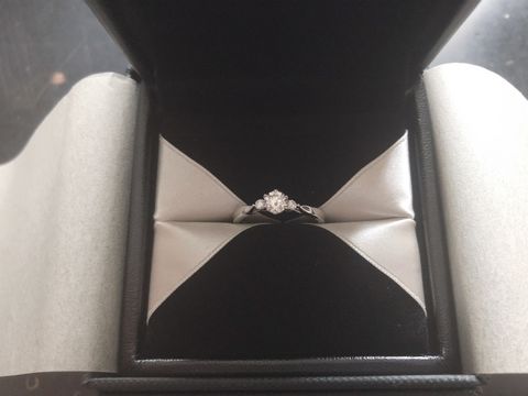 【エクセルコダイヤモンド(EXELCO DIAMOND)の口コミ】 ダイヤモンドを彼が事前に店舗で購入し、プロポーズしてくれました。ダイ…