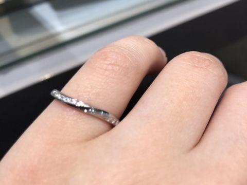 【アイプリモ(I-PRIMO)の口コミ】 ダイヤモンドの輝きがとても素敵です。このタイプのデザインは他の店でも…