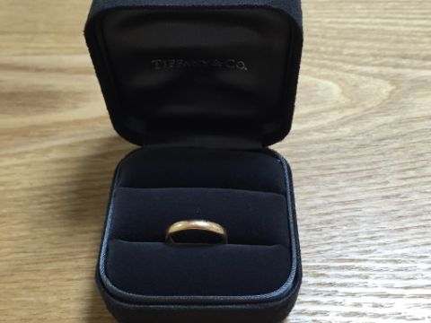 【ティファニー(Tiffany & Co.)の口コミ】 最初はプラチナを検討していましたが、色黒なのでプラチナがピンと来ず、…
