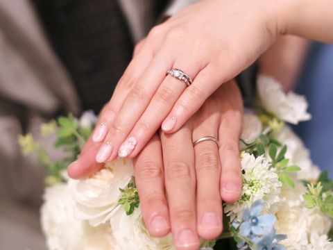 【アンジェリックフォセッテ(Angelique Fossette)の口コミ】 リボンの形をしたデザインがとても気に入りました。大きめのダイヤがつい…