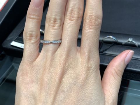 【ラザール ダイヤモンド(LAZARE DIAMOND)の口コミ】 婚約指輪がウィルだったのでセットリングのウィズを着用したらピッタリと…