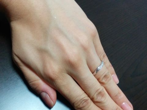 【GALA JEWELRY(ガラジュエリー)の口コミ】 婚約指輪と重ね着けできるデザイン、質、価格が決め手でした。
もともとカ…