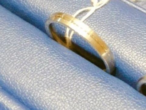 【銀座ダイヤモンドシライシの口コミ】 指輪の上下部分がマット加工された結婚指輪です。
マット加工されていない…