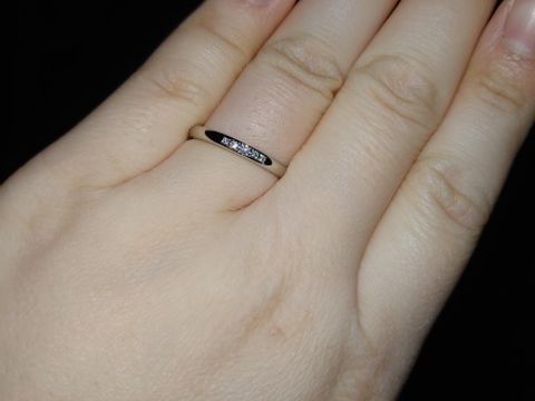 【ラザール ダイヤモンド(LAZARE DIAMOND)の口コミ】 ダイヤモンドが5石ついた指輪です。
派手すぎず、シンプルすぎず、飽きの…