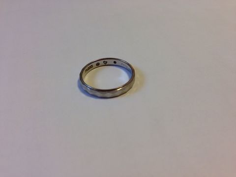 【GALA JEWELRY(ガラジュエリー)の口コミ】 日常で肌身離さず着けていたい思いから、衛生面という点から、ダイヤが刻…