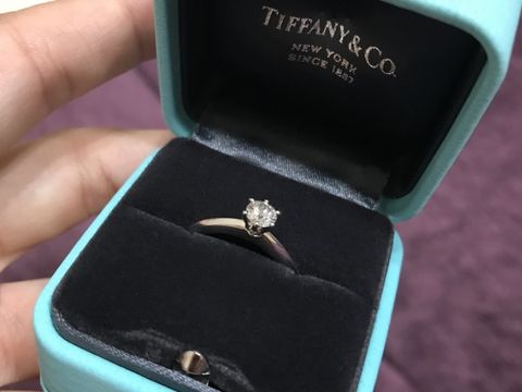 【ティファニー(Tiffany & Co.)の口コミ】 シンプルですごくつけやすいし、とにかくダイヤがきれい！
ティファニーの…