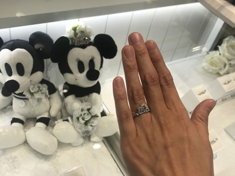 【4℃ BRIDAL(ヨンドシーブライダル)の口コミ】 ディズニー好きにはたまらないシンデレラモチーフの指輪です。
シンデレラ…