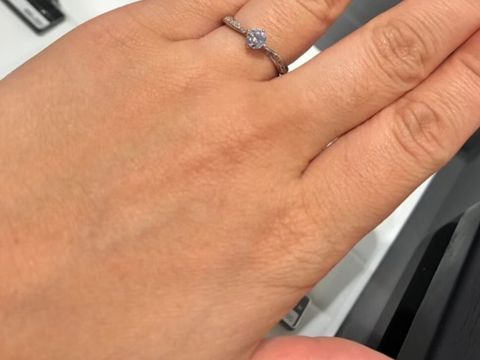 【ラザール ダイヤモンド(LAZARE DIAMOND)の口コミ】 普段使いもでき、少しデザイン性の凝ったものが良いと思い、このリングを…