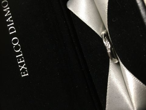【エクセルコダイヤモンド(EXELCO DIAMOND)の口コミ】 婚約指輪は違うメーカーのものだった為、重ね付けしても合うデザインを探…