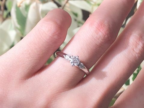 【ラザール ダイヤモンド(LAZARE DIAMOND)の口コミ】 フェミニンよりカジュアルにも合うデザインが良かったのでこちらにしまし…