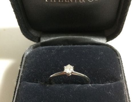 【ティファニー(Tiffany & Co.)の口コミ】 憧れのブランドで、指にはめた瞬間から指にしっくりときた。たてづめのダ…