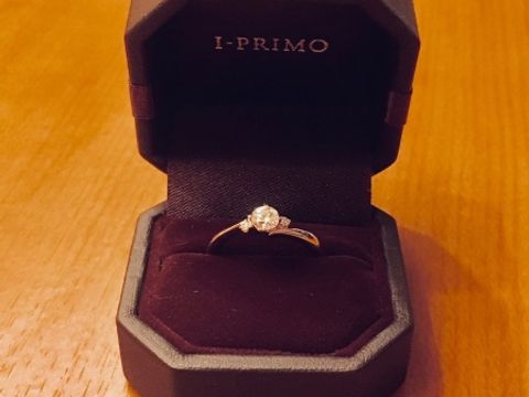 【アイプリモ(I-PRIMO)の口コミ】 婚約指輪はサプライズでもらったのですが、夫はシンプルながらも普通すぎ…