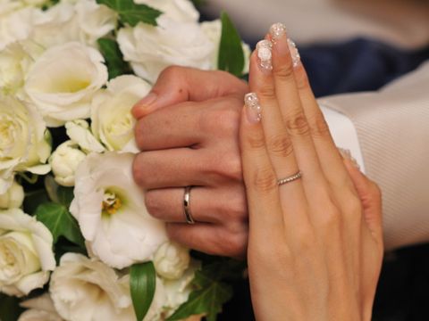 【STAR JEWELRY(スタージュエリー)の口コミ】 一粒ダイヤがついている太目のリングの婚約指輪と重ねて合う結婚指輪を探…
