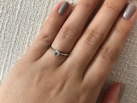 【アイプリモ(I-PRIMO)の口コミ】 婚約指輪を彼が一人でアイプリモに行って、購入してくれました。結婚指輪…