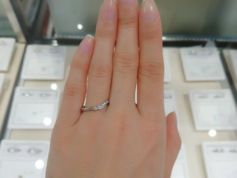 【俄(にわか)の口コミ】 婚約指輪は不要だと思った分、結婚指輪にはダイヤモンドがついたデザイン…