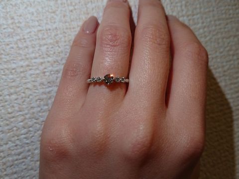 【ひなの口コミ】 ソリティアよりメレダイヤがついているものが良かったのと、メレダイヤ同…