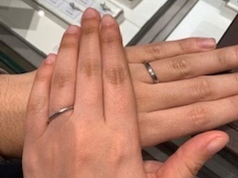 【アイプリモ(I-PRIMO)の口コミ】 細みのデザインに一目惚れしました。
また、つや消しとプラチナどちらも楽…