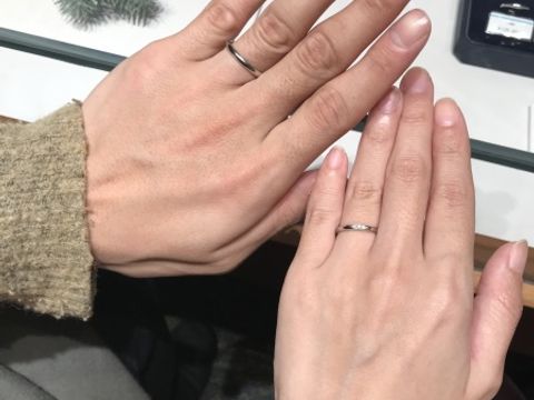 【銀座ダイヤモンドシライシの口コミ】 シンプルなデザインで長くつけていても飽きがこず、いいなと思いました。
…