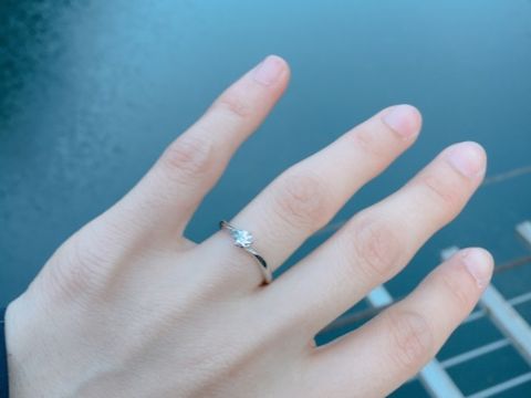 【アイプリモ(I-PRIMO)の口コミ】 嫁が好きなデザインを選びました。Vタイプのメレが好きだと以前言っていた…