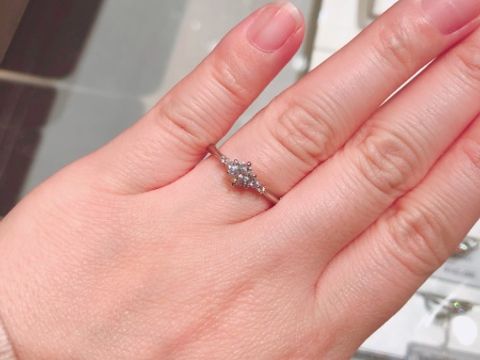 【アイプリモ(I-PRIMO)の口コミ】 両サイドにメレダイヤが着いているものでストレートタイプがいいという希…