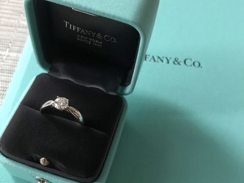 【ティファニー(Tiffany & Co.)の口コミ】 婚約指輪は沢山のブランドさんを観に行きましたが、
最終ティファニー、ハ…