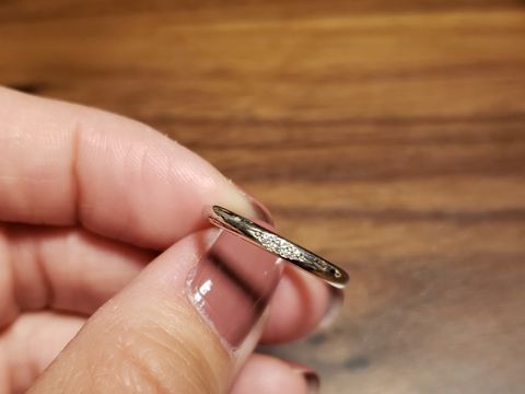 【銀座ダイヤモンドシライシの口コミ】 色んなブランドを見ましたが、どこの指輪も少し軽いのが気になり、少し重…