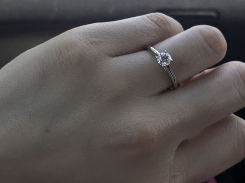 【カルティエ(Cartier)の口コミ】 バレリーナと迷いましたが、ソリテールのスッキリとシンプルなデザインが…