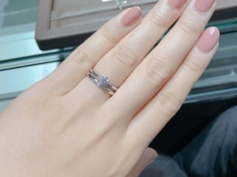 【アイプリモ(I-PRIMO)の口コミ】 ななめにダイヤが細かく入っているタイプのリングです。一番ときめきまし…