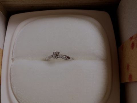 【俄(にわか)の口コミ】 友達や身近な人が持っていないブランドのもので、シンプルで上品なデザイ…