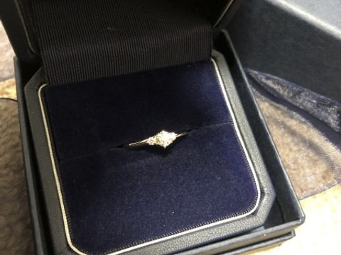 【銀座ダイヤモンドシライシの口コミ】 シンプルでかわいいのを探していたので、とても気に入りました。価格も安…