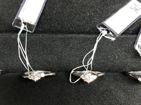 【BRILLIANCE+(ブリリアンスプラス)の口コミ】 デザインはダイヤ１つのものから、サイドストーンのある物までほんとに種…