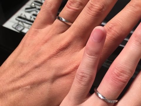 【ラザール ダイヤモンド(LAZARE DIAMOND)の口コミ】 男性用のモントークは、作りがとても丁寧で、着用時に左右の指への干渉が…