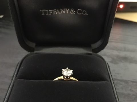 【ティファニー(Tiffany & Co.)の口コミ】 THE婚約指輪が欲しく、買って頂けるなら一粒石！と決めておりました。
ま…
