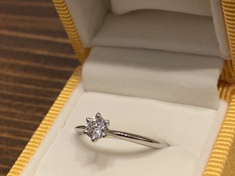 【ケイウノ ブライダル(K.UNO BRIDAL)の口コミ】 シンプルでも存在感のあるデザインで
重ね付けしてもまとまりのある美しい…