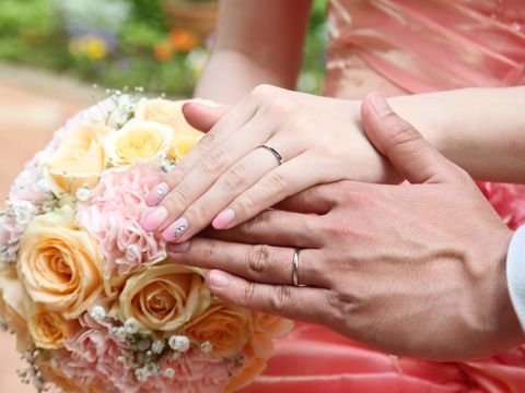 【4℃ BRIDAL(ヨンドシーブライダル)の口コミ】 2人で共通のデザインが良かったので、ダイヤを諦めていましたが、相談した…