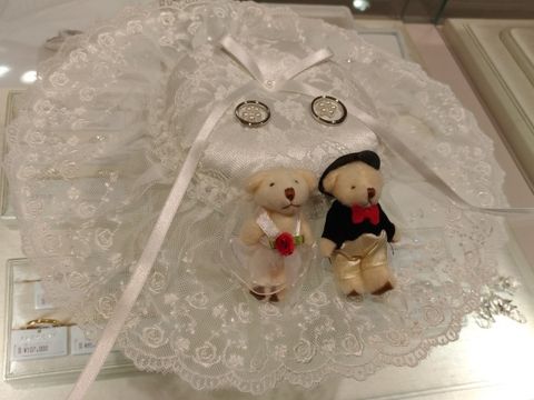 【TRECENTI(トレセンテ)の口コミ】 ストレートラインの指輪で、真ん中に五石のメレダイヤモンドがついている…