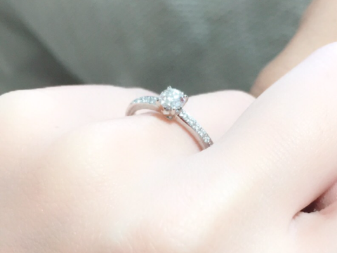 【エクセルコダイヤモンド(EXELCO DIAMOND)の口コミ】 ダイヤモンドの品質が信頼できるブランドであった事。指輪の種類が多く、…