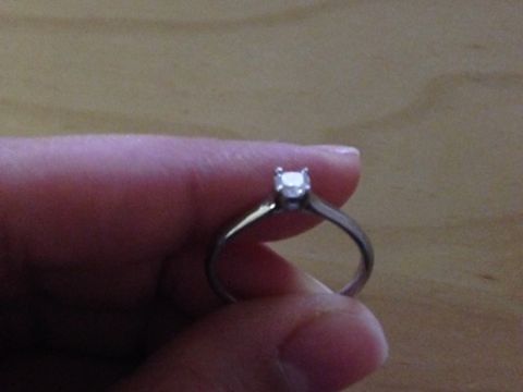 【ティファニー(Tiffany & Co.)の口コミ】 ティファニーが好きなので、婚約指輪はティファニーと決めており夫にもそ…