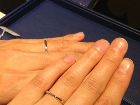 【銀座ダイヤモンドシライシの口コミ】 指輪のデザインがシンプルで仕事にもつけていきやすそうだったから。また…
