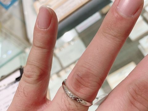 【琉球の口コミ】 王道のプラチナ素材で作成された指輪で、細身で着けやすいところもあいま…