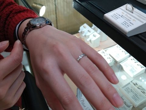 【PILOT BRIDAL(パイロットブライダル)の口コミ】 変わったデザインでキラキラしているのに惹かれて試着させてもらいました…