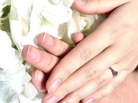 【アイプリモ(I-PRIMO)の口コミ】 中央のメインのダイヤ1つを、左右の小さなダイヤ2つが引き立てていて、遠…