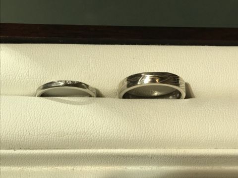 【杢目金屋(もくめがねや)の口コミ】 パートナーの手が大きいので、それなりの太さがあるものを提案してもらい…