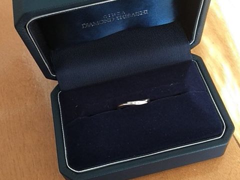 【銀座ダイヤモンドシライシの口コミ】 カーブが比較的ゆるやかで、S字にもV字にも角度を変えると見られるデザイ…