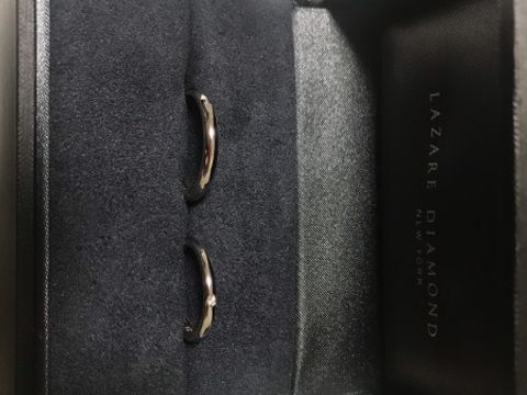 【ラザール ダイヤモンド(LAZARE DIAMOND)の口コミ】 手に馴染む細めのデザインにしました。
せっかくのダイヤモンドのブランド…