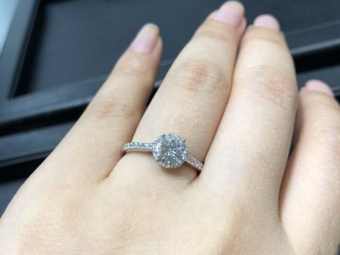 【エクセルコダイヤモンド(EXELCO DIAMOND)の口コミ】 ヨーロッパのブランドなので、似たデザインでも日本ブランドよりも装飾が…