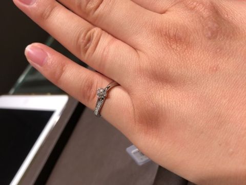 【アイプリモ(I-PRIMO)の口コミ】 シンプルすぎず、でもどこか可愛らしいを兼ね備えたものを探していました
…