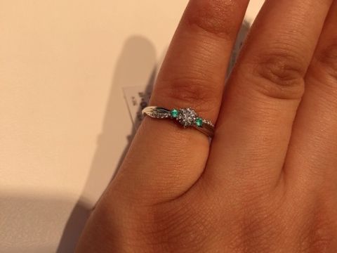 【STAR JEWELRY(スタージュエリー)の口コミ】 メインダイヤの左右にある２つのダイヤを、３種類のブルーダイヤから選べ…