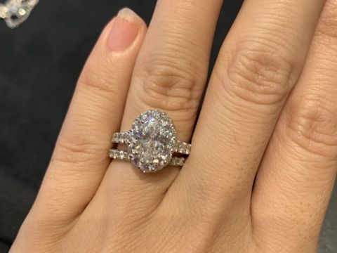 【グラフ(GRAFF)の口コミ】 グラフアイコンという新しいシリーズだそうです。大粒ダイヤを、これまた…