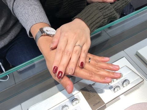 【アイプリモ(I-PRIMO)の口コミ】 婚約指輪は購入を済ましており、婚約指輪と一緒につけたときに合うデザイ…